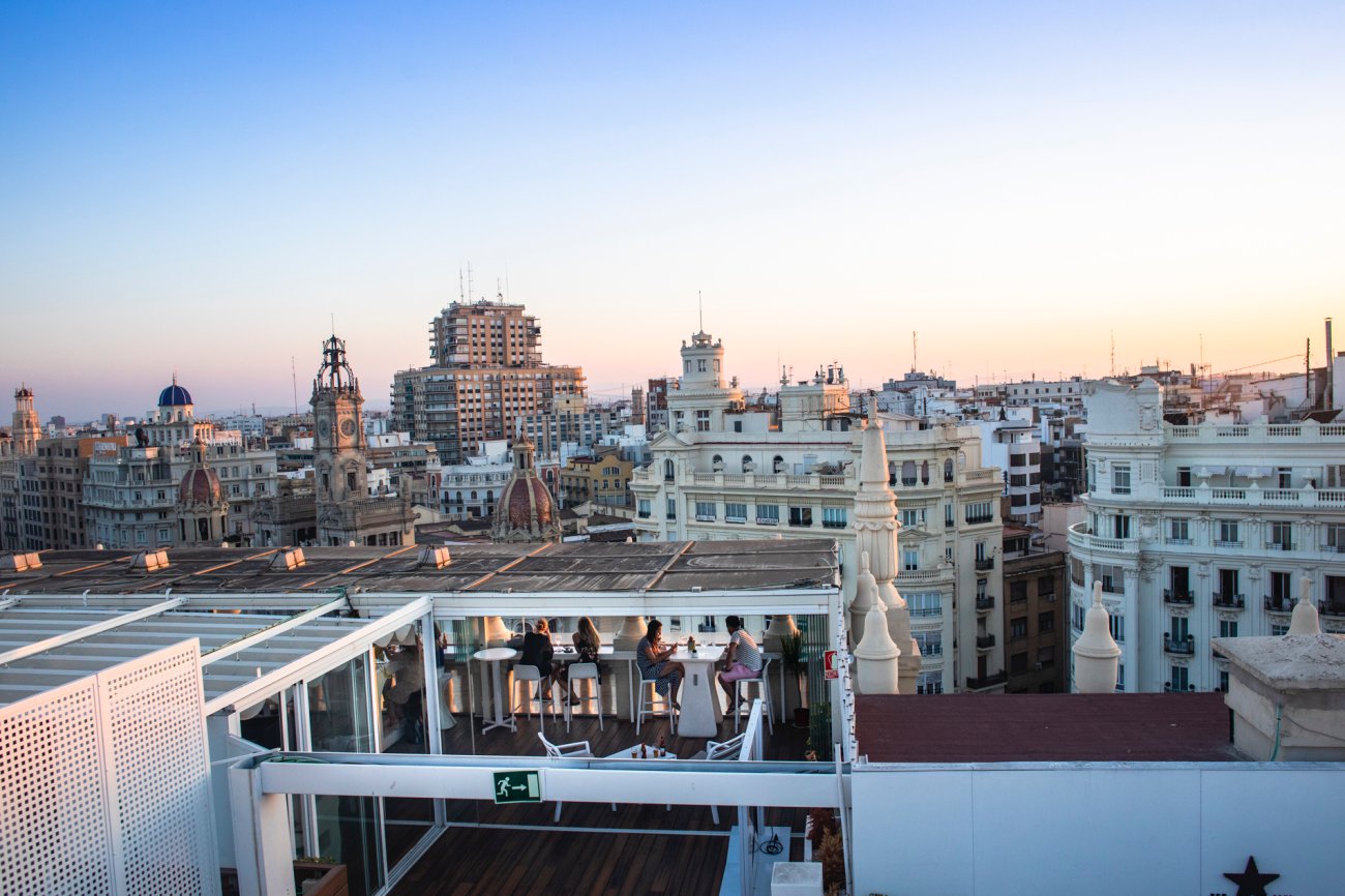 Azotea 'El Mirador del Ateneo': terraza con las vistas de Valencia Azotea 'El Mirador del Ateneo': terraza con las vistas de Valencia