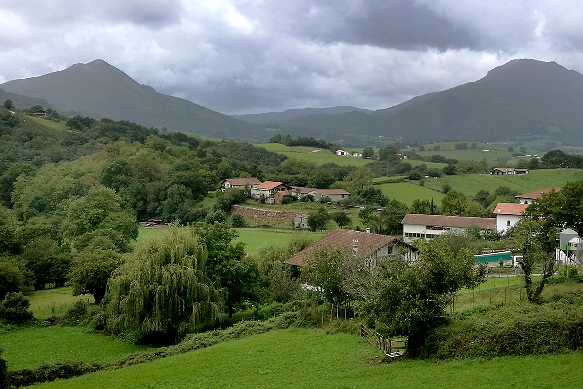 Zugarramurdi: El valle del municipio. Foto: Alfredo Merino | Marga Estebaranz Zugarramurdi: El valle del municipio. Foto: Alfredo Merino | Marga Estebaranz