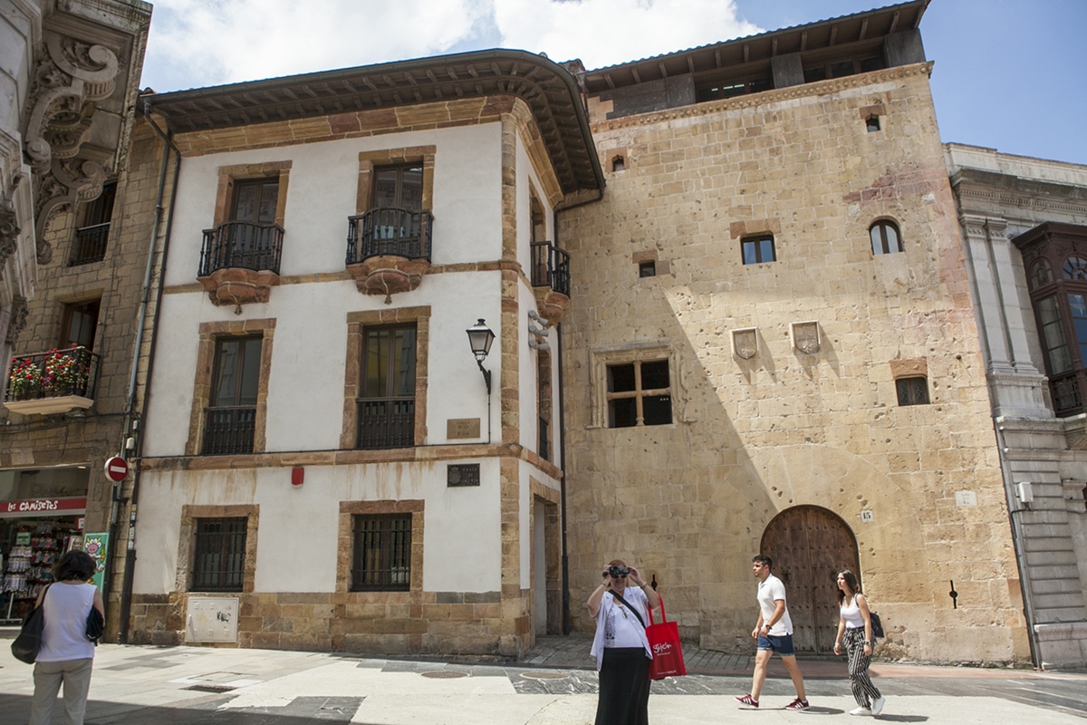 El Palacio de la Rúa, donde se alojó Borrow y le pareció pobre. El Palacio de la Rúa, donde se alojó Borrow y le pareció pobre.