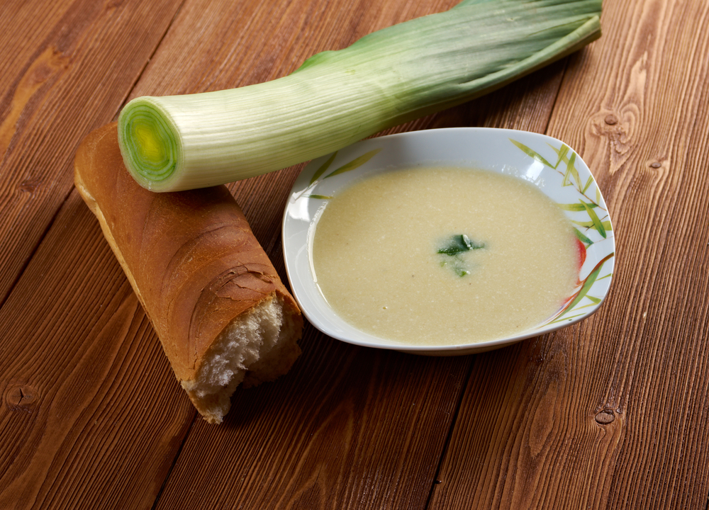 La vichyssoise se puede degustar caliente o fría. La vichyssoise se puede degustar caliente o fría.