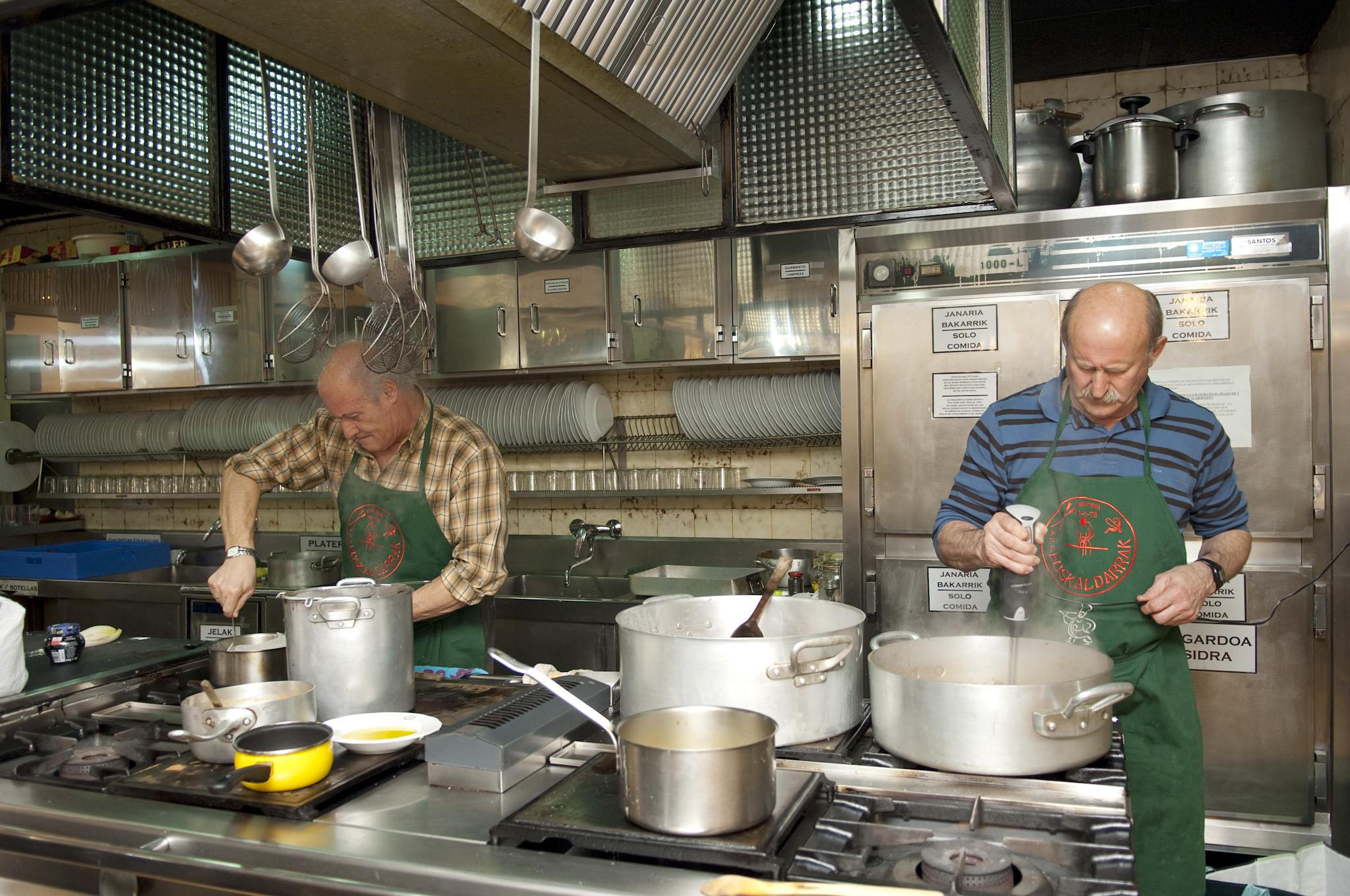 Son los socios los que cocinan en las sociedades. Foto: Hirian Aldizkaria. Flickr. Son los socios los que cocinan en las sociedades. Foto: Hirian Aldizkaria. Flickr.