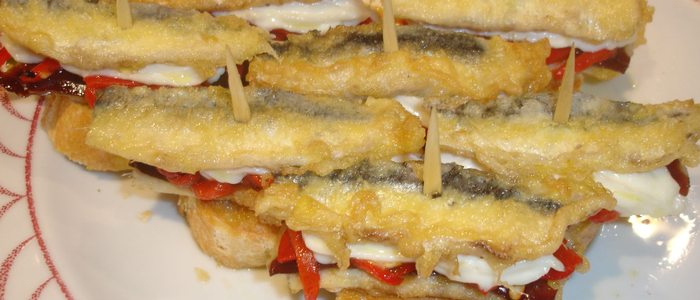 Anchoa frita sobre pimientos del piquillo, Bar Martínez Anchoa frita sobre pimientos del piquillo, Bar Martínez