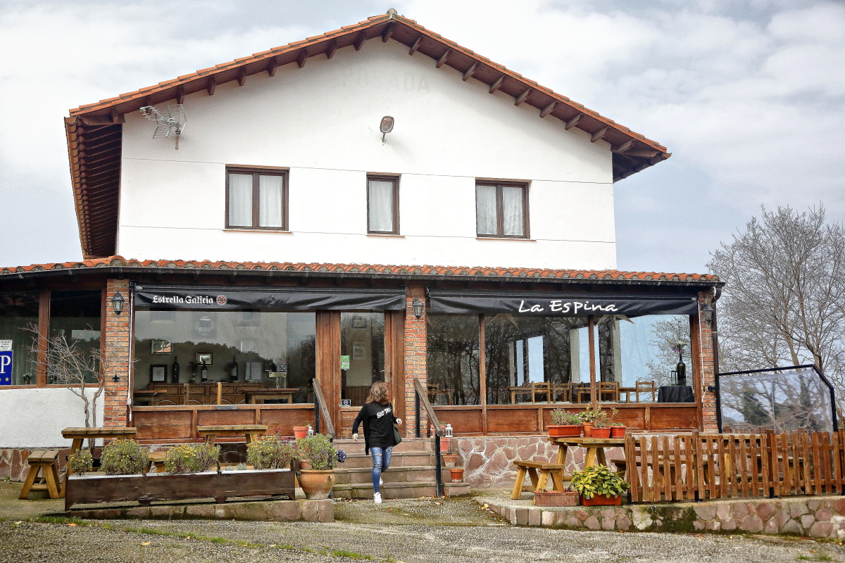 La Espina, el restaurante más sofisticado de Pechón, regentado por el ex cocinero del Teatro Real de Madrid. La Espina, el restaurante más sofisticado de Pechón, regentado por el ex cocinero del Teatro Real de Madrid.