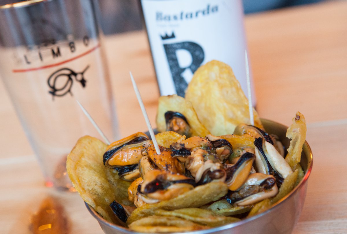 Mejillones con patatas fritas. Mejillones con patatas fritas.