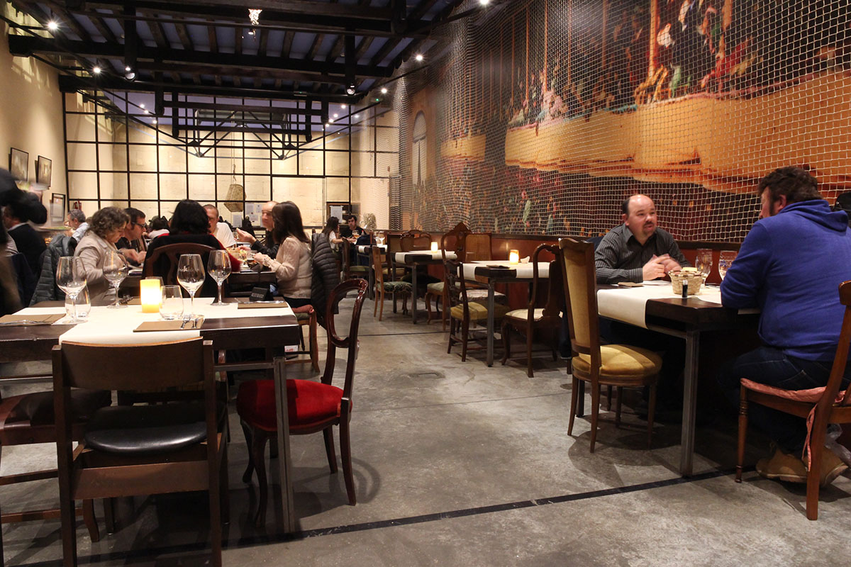 Este restaurante puede acoger hasta 150 comensales. Este restaurante puede acoger hasta 150 comensales.