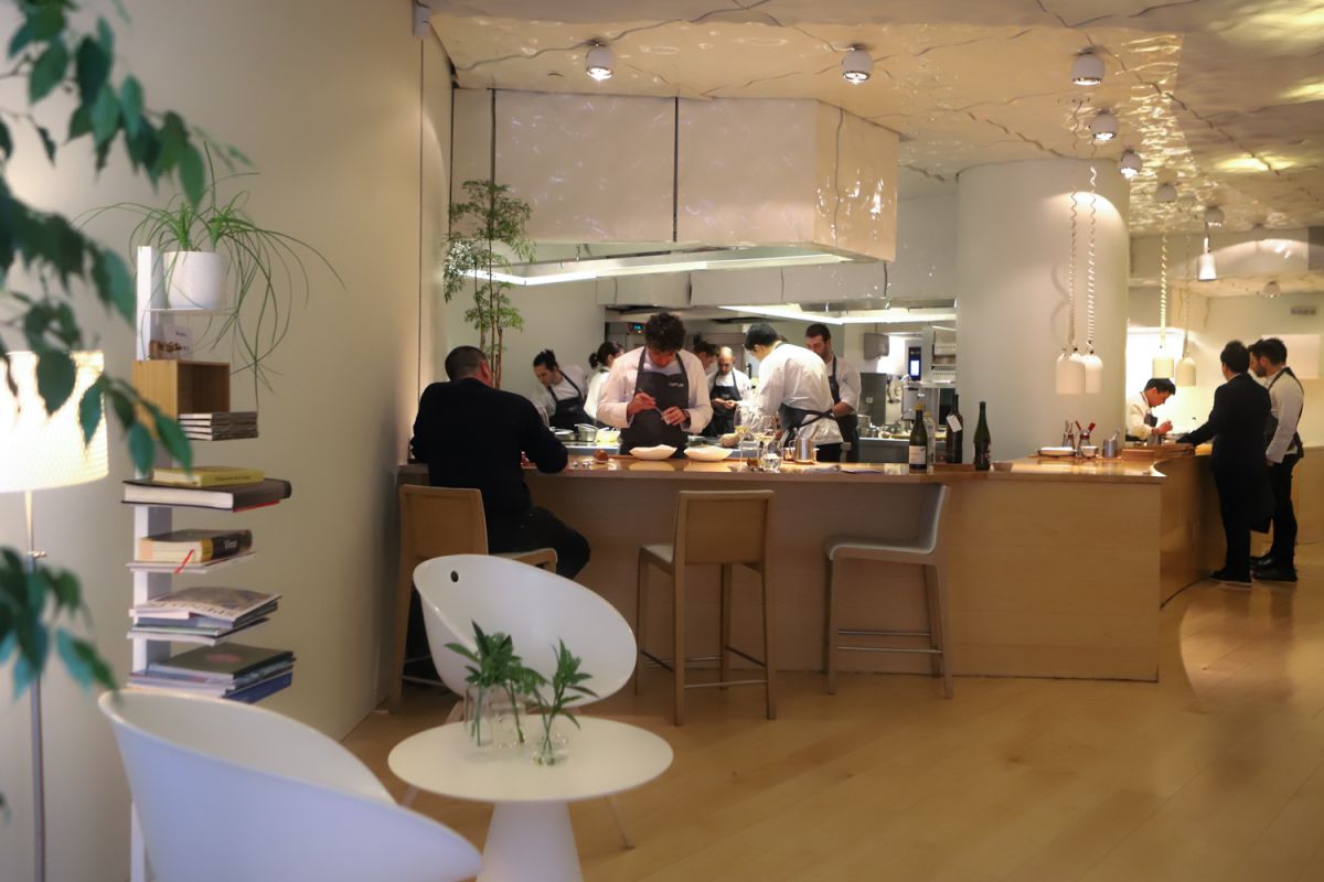 Los taburetes del restaurante Nerua donde se practica La Mesa del Chef. Los taburetes del restaurante Nerua donde se practica La Mesa del Chef.