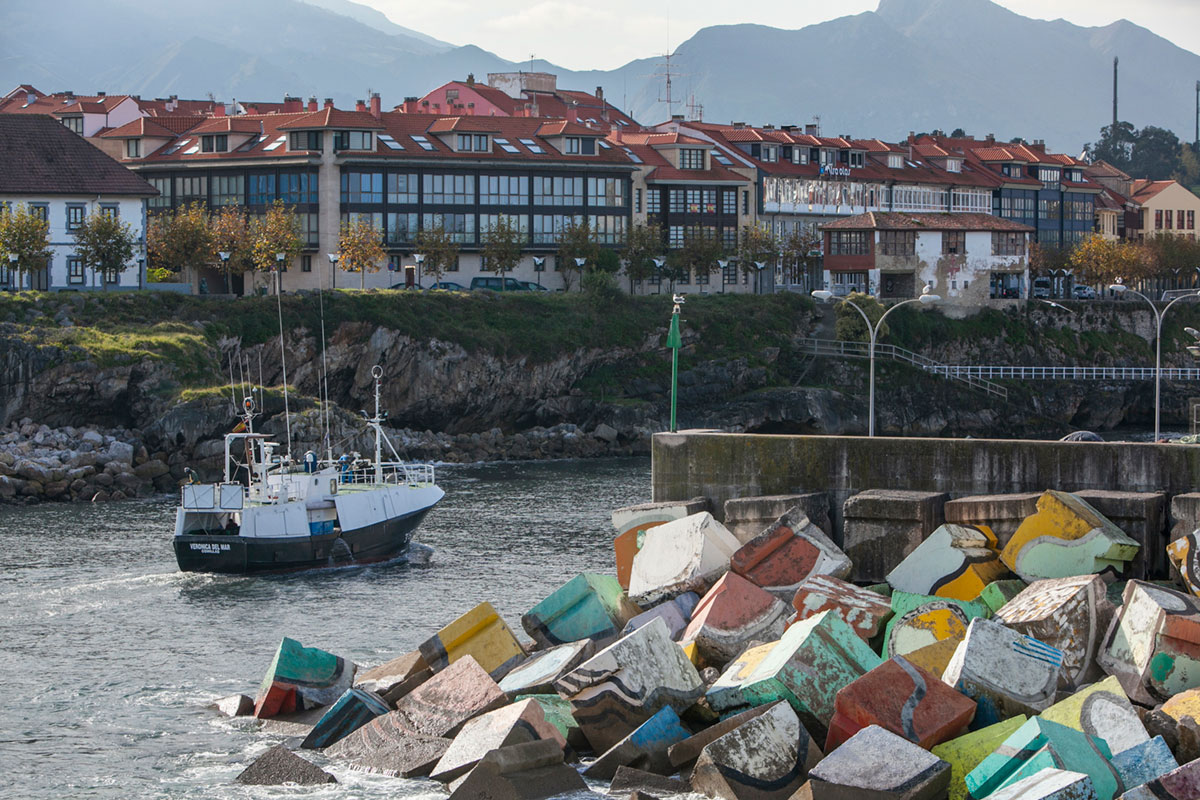 Y al final, un paseo para hacer una sobremesa con olor a puerto viendo los cubos de Oteiza. Y al final, un paseo para hacer una sobremesa con olor a puerto viendo los cubos de Oteiza.