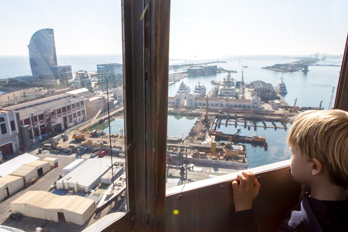 Supervisando los trabajos del puerto desde las alturas. Supervisando los trabajos del puerto desde las alturas.