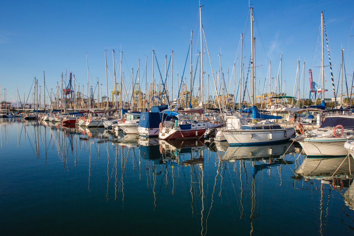 Vista de los barcos de vela en el Real Club Naútico de Valencia. Vista de los barcos de vela en el Real Club Naútico de Valencia.