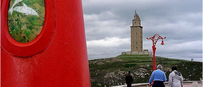 Las características farolas del paseo marítimo de A Coruña / Flickr José Luis Cernadas Iglesias. Las características farolas del paseo marítimo de A Coruña / Flickr José Luis Cernadas Iglesias.