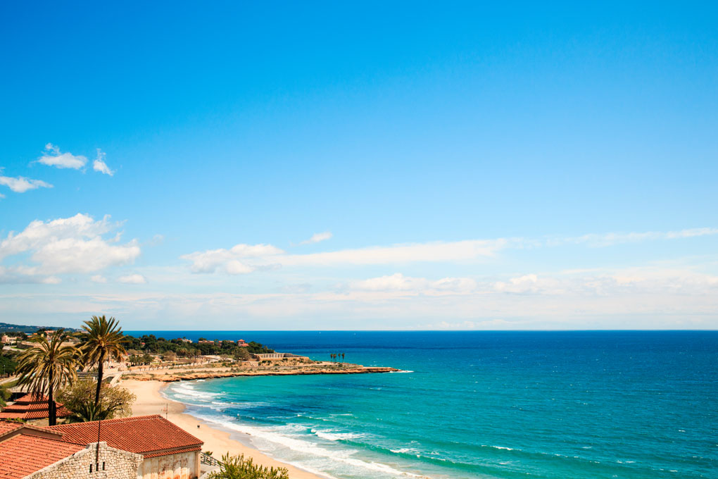 El Mediterráneo con el anfiteatro de Tarragona casi tocando el mar. Foto: shutterstock.com El Mediterráneo con el anfiteatro de Tarragona casi tocando el mar. Foto: shutterstock.com