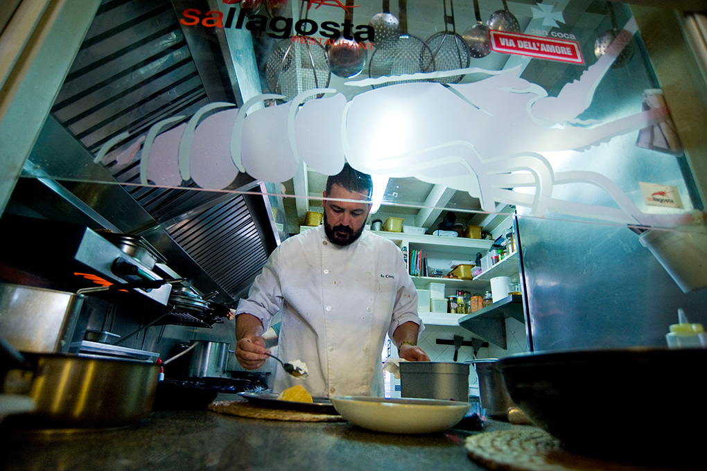 El chef ha aprendido de los mejores del mundo de la gastronomía. El chef ha aprendido de los mejores del mundo de la gastronomía.