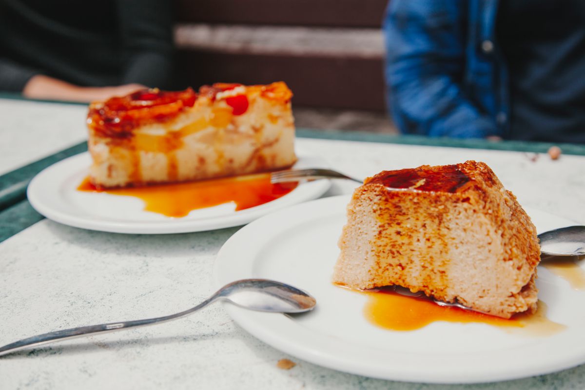 Tarta de piña y quesillo del bar Los Bailaderos, del parque rural de Teno, en Tenerife. Tarta de piña y quesillo del bar Los Bailaderos, del parque rural de Teno, en Tenerife.