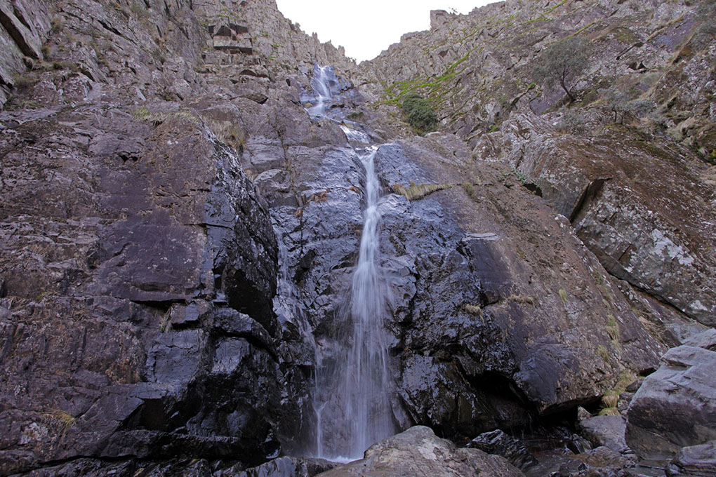 La cascada del Chorro de la Meancera, con sus más de cien metros de caída. Foto: Junta de Extremadura. La cascada del Chorro de la Meancera, con sus más de cien metros de caída. Foto: Junta de Extremadura.