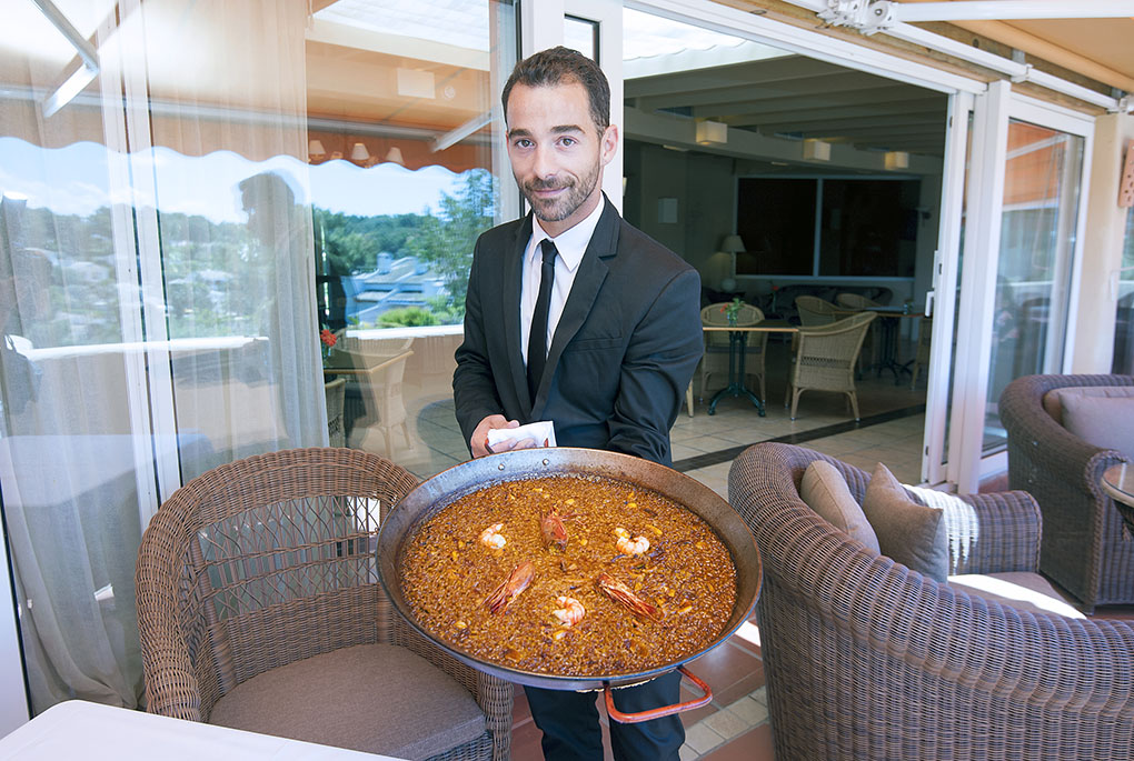 Uno de los arroces de Nazario Cano, a punto de ser devorado. Uno de los arroces de Nazario Cano, a punto de ser devorado.