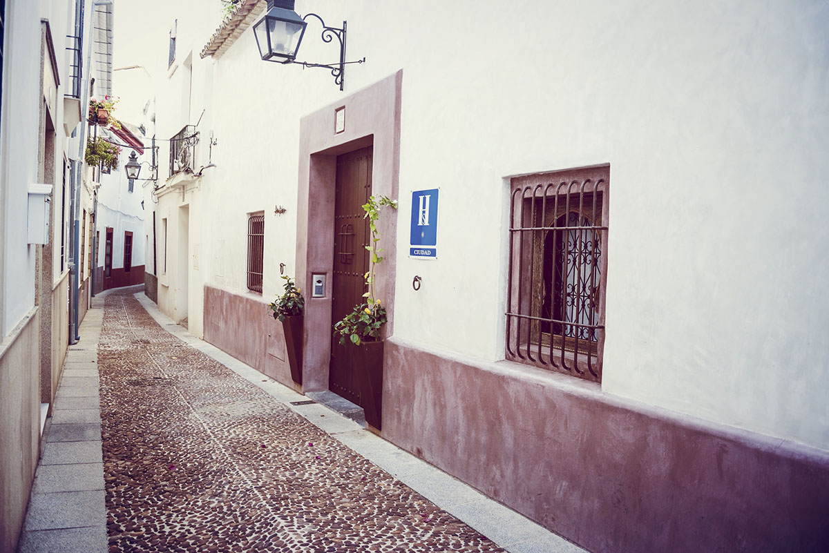 La callecita cordobesa que lleva al hotel. /Foto: Patio del Posadero La callecita cordobesa que lleva al hotel. /Foto: Patio del Posadero
