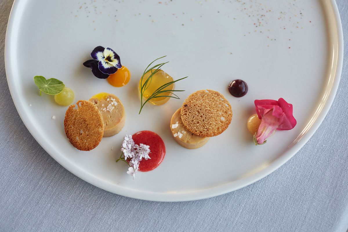 'Foie' de pato a la sal con una estética muy primaveral. 'Foie' de pato a la sal con una estética muy primaveral.