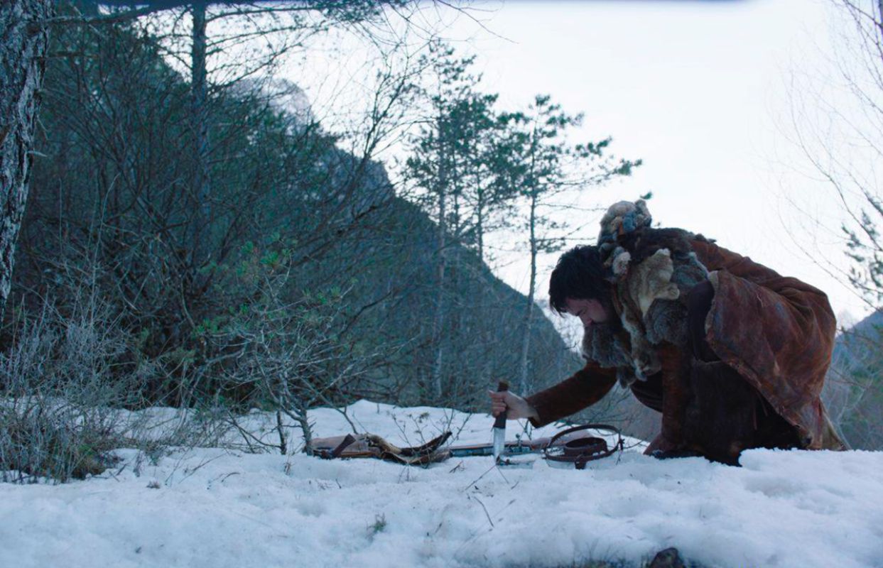 Una escena donde el personaje de 'Bajo la piel del lobo' se ve bien abrigado, "por suerte", nos comentaba el actor. Una escena donde el personaje de 'Bajo la piel del lobo' se ve bien abrigado, "por suerte", nos comentaba el actor.