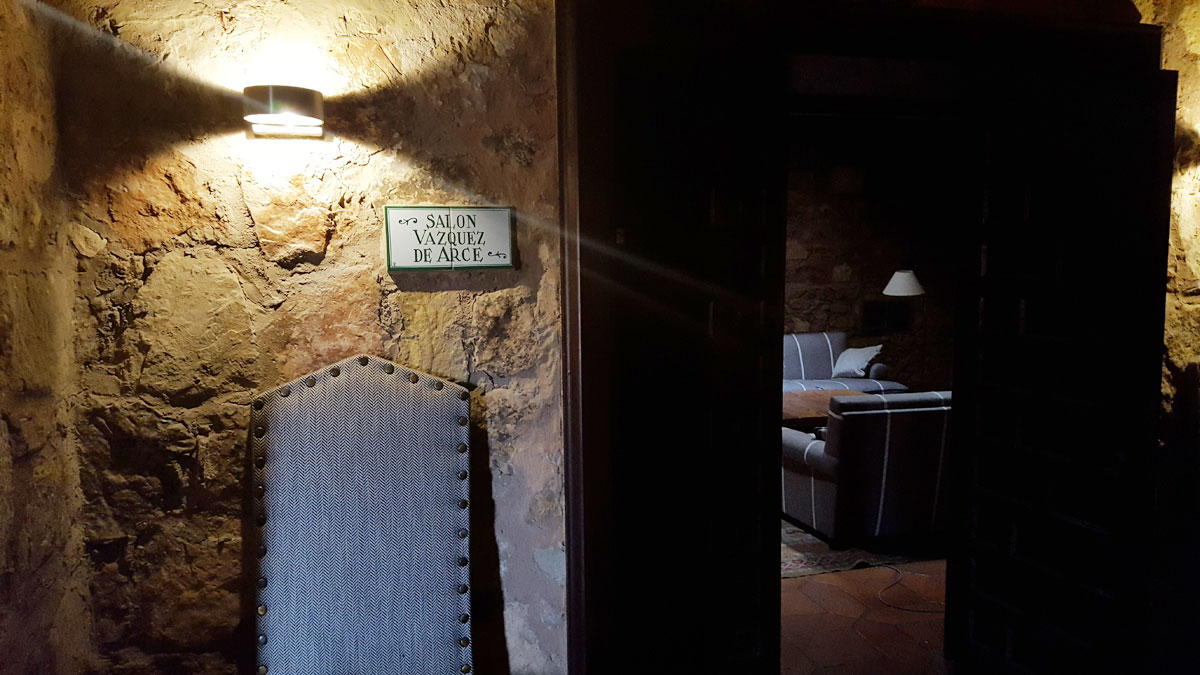 El pequeño y acogedor salón Vázquez de Arce. El pequeño y acogedor salón Vázquez de Arce.