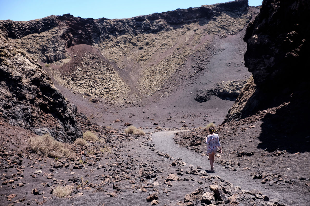 Se puede descender al cráter del volcán, un paraje espectacular. Se puede descender al cráter del volcán, un paraje espectacular.