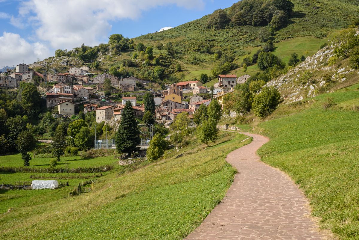 Tresviso, un paisaje bucólico en verano. Foto: Shutterstock. Tresviso, un paisaje bucólico en verano. Foto: Shutterstock.