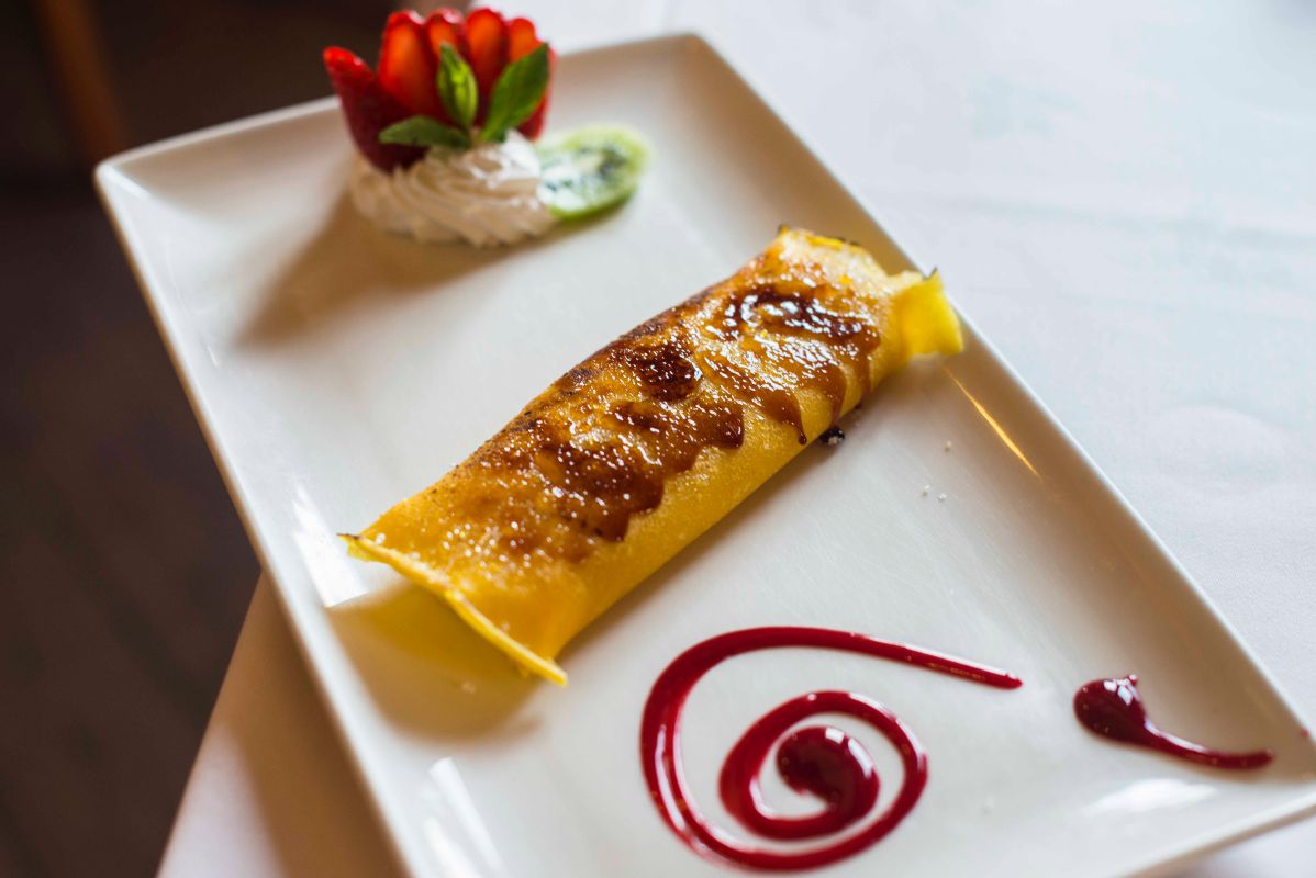 Filloas rellenas de manzana y frutas naturales. Filloas rellenas de manzana y frutas naturales.