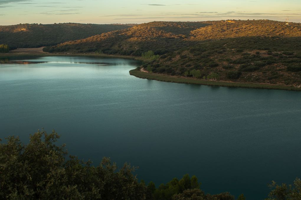 La laguna del Rey forma parte del Parque Natural Lagunas de Ruidera. La laguna del Rey forma parte del Parque Natural Lagunas de Ruidera.
