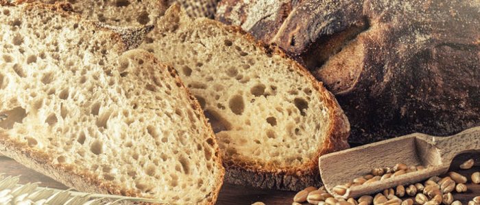 El pan de centeno tiene una miga más ácida. El pan de centeno tiene una miga más ácida.