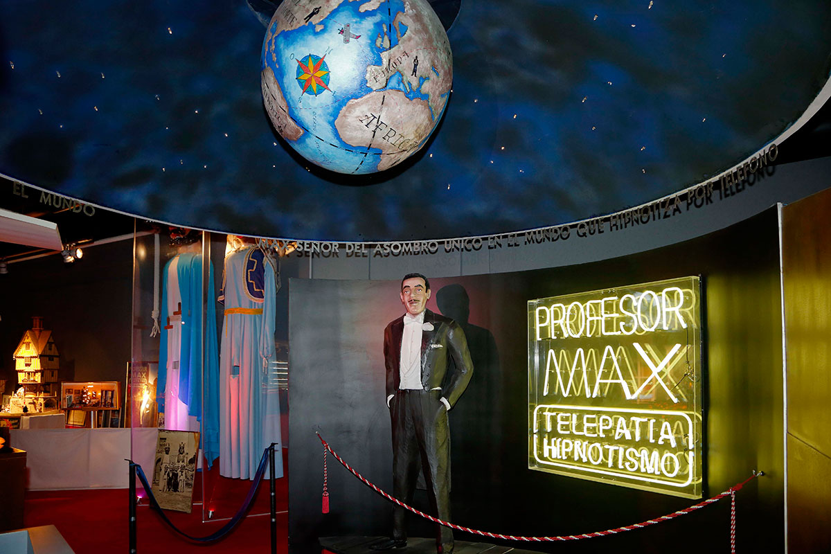 Homenaje a don Juan Elegido Millán, conocido como el Profesor Max. Homenaje a don Juan Elegido Millán, conocido como el Profesor Max.
