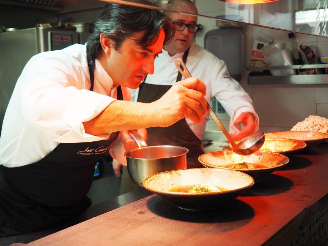 El cocinero José Carlos García en la cocina de su restaurante, en Malaga. El cocinero José Carlos García en la cocina de su restaurante, en Malaga.