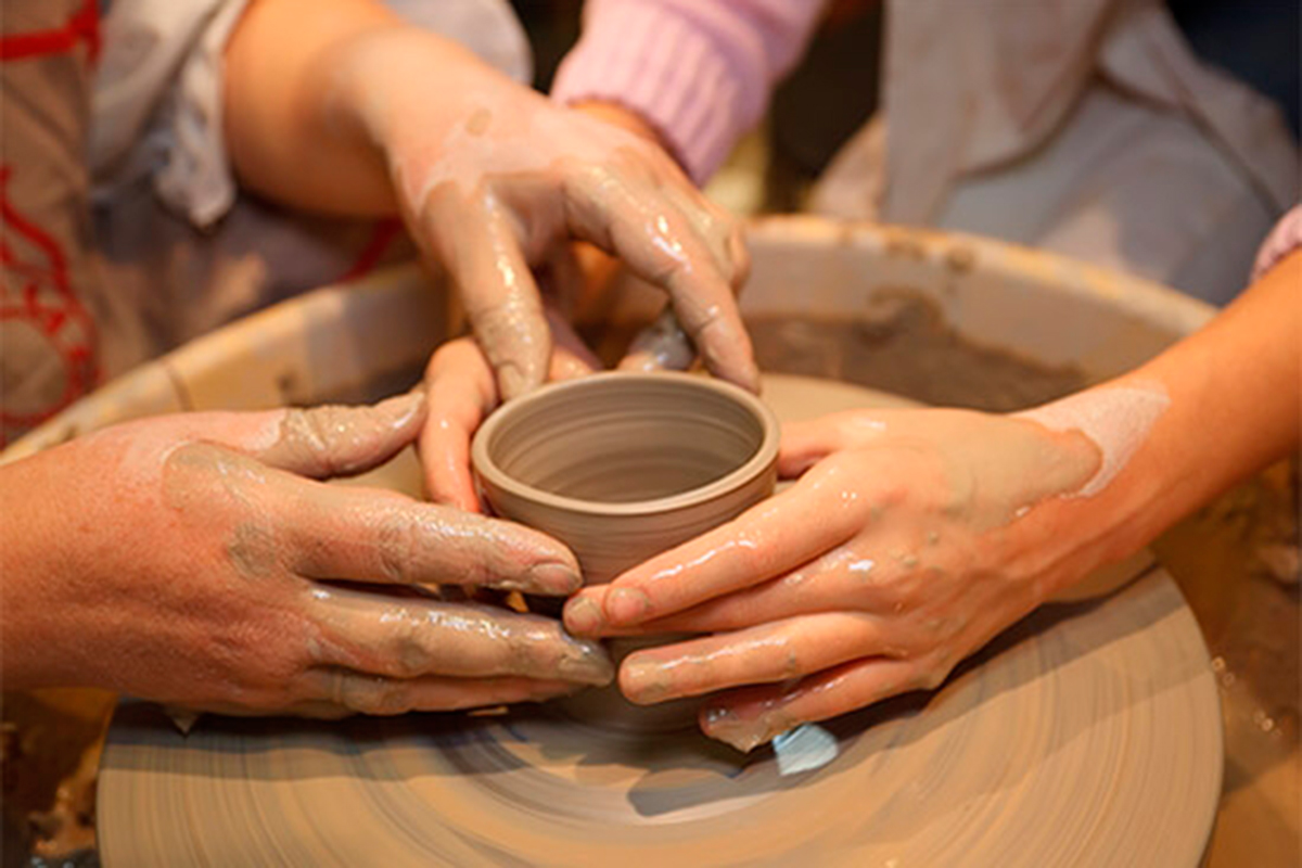 Hay talleres para aquellos que deseen experimentar con sus propias manos. Foto: Alfarería La Nava Hay talleres para aquellos que deseen experimentar con sus propias manos. Foto: Alfarería La Nava