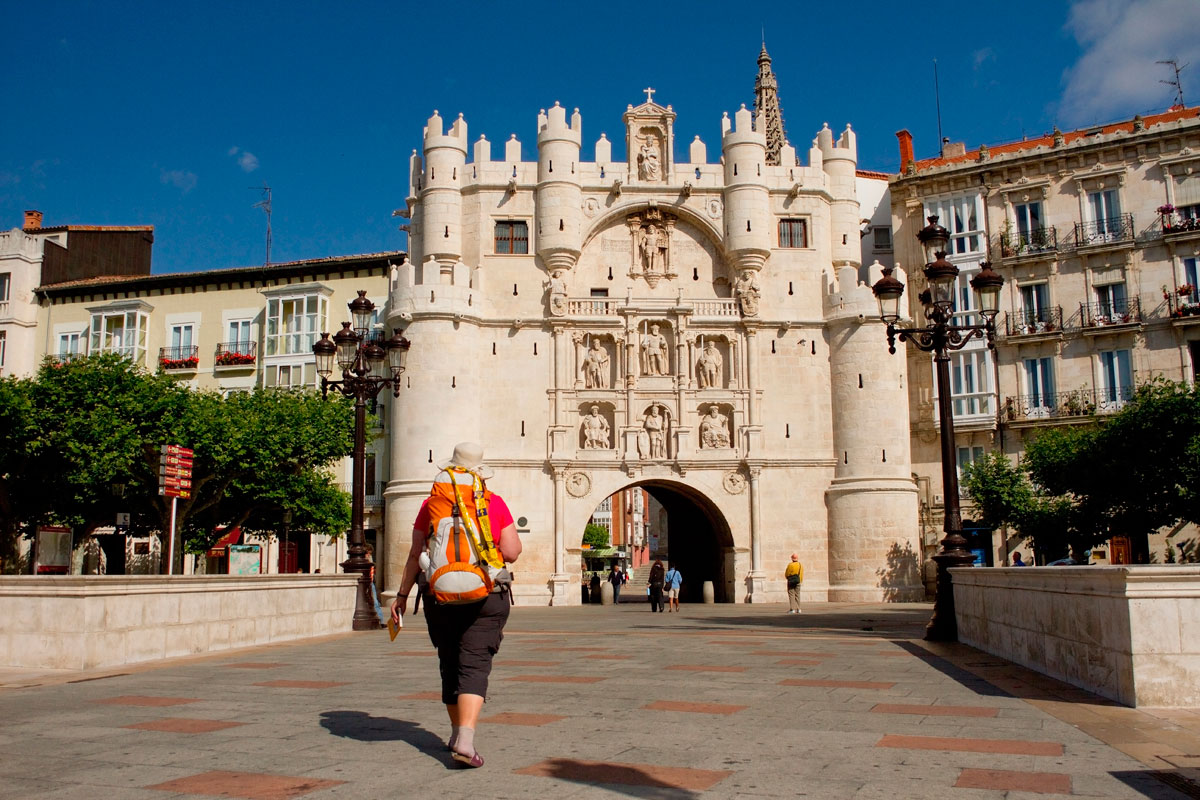 Peregrinos en Burgos. Foto: shutterstock Peregrinos en Burgos. Foto: shutterstock