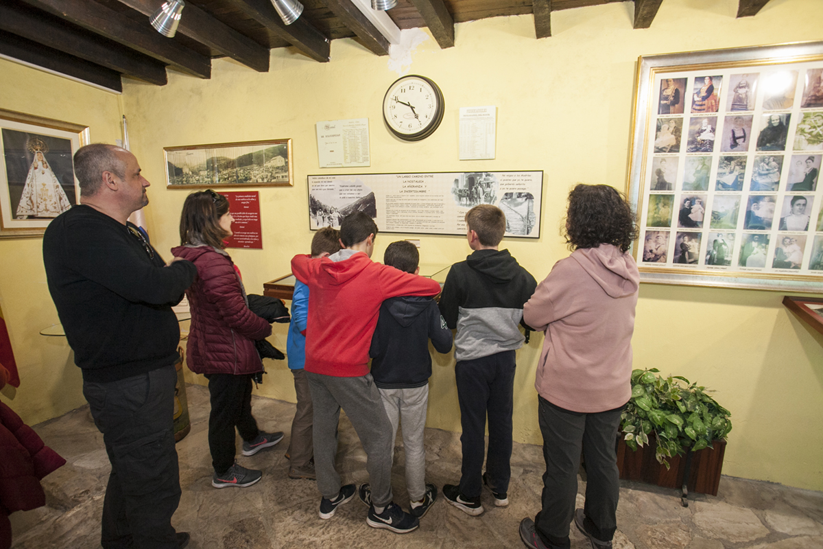 Museo de las Amas de Cría. Selaa. Cantabria. El museo abre en verano, en invierno para los grupos. Museo de las Amas de Cría. Selaa. Cantabria. El museo abre en verano, en invierno para los grupos.