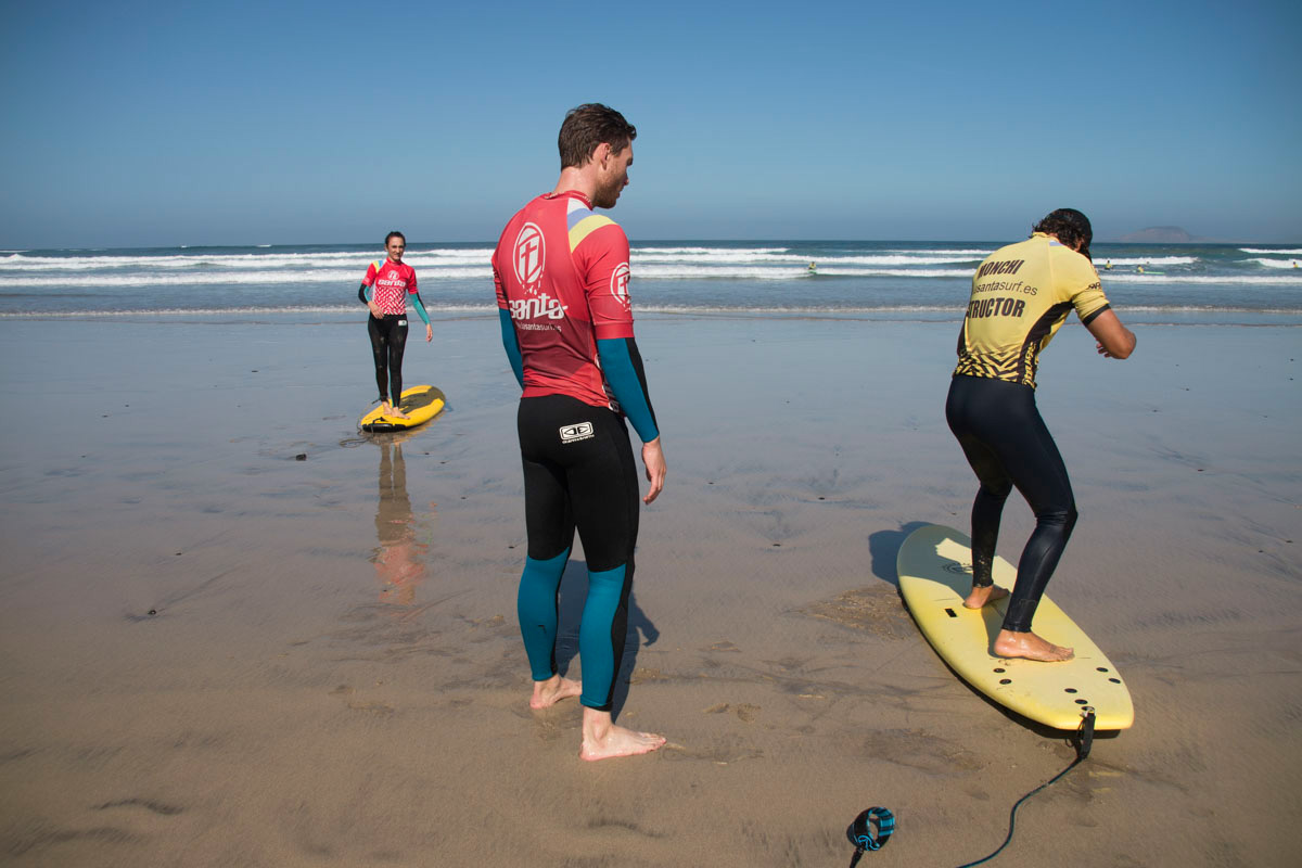Se pueden contratar clases de surf para todos los niveles. Se pueden contratar clases de surf para todos los niveles.
