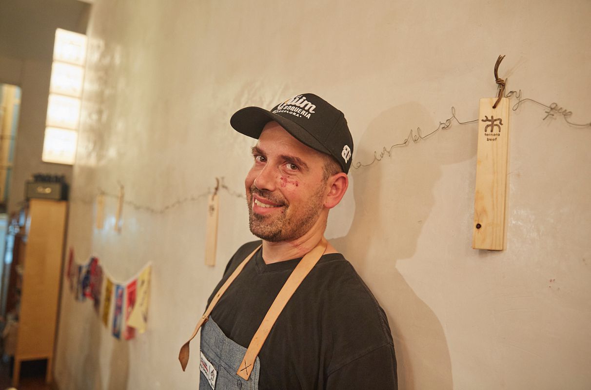 El chef Aitor Olabegoya en su restaurante pop up de barbacoa japonesa, en Poble Sec (Barcelona). El chef Aitor Olabegoya en su restaurante pop up de barbacoa japonesa, en Poble Sec (Barcelona).