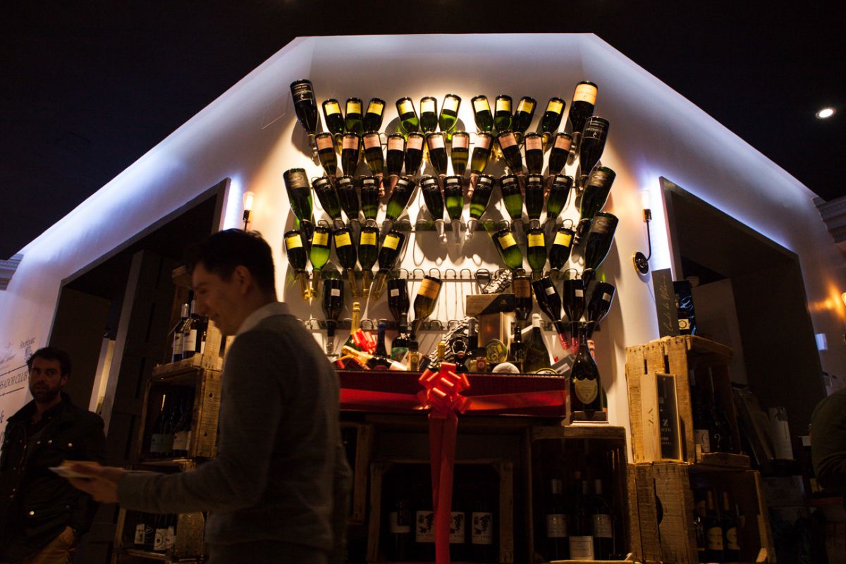 Gran variedad de vinos y cavas. Gran variedad de vinos y cavas.
