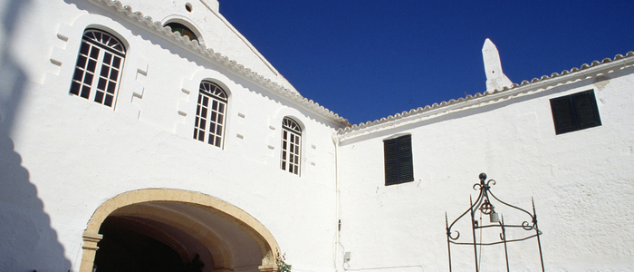 Monastir Monte Toro, Menorca. / Autor: Pedro Coll. / Cedida por: Govern de les Illes Balears / Conselleria d'Innovació, Recerca i Turisme. / Agència de Turisme de les Illes Balears (ATB). Monastir Monte Toro, Menorca. / Autor: Pedro Coll. / Cedida por: Govern de les Illes Balears / Conselleria d'Innovació, Recerca i Turisme. / Agència de Turisme de les Illes Balears (ATB).