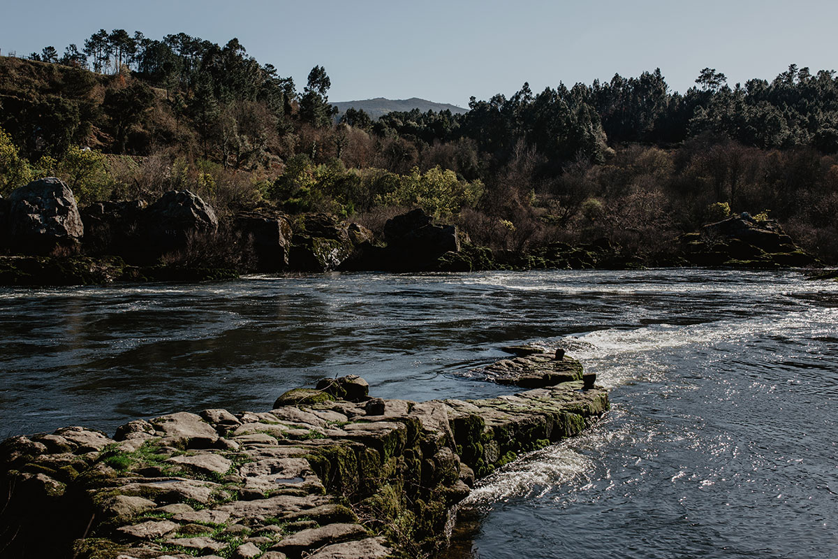 Una 'pesqueira' en el río Miño. Una 'pesqueira' en el río Miño.