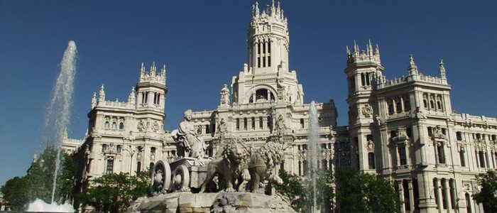 Plaza de Cibeles, emblema de Madrid y que da nombre a la cerveza de la capital. Plaza de Cibeles, emblema de Madrid y que da nombre a la cerveza de la capital.