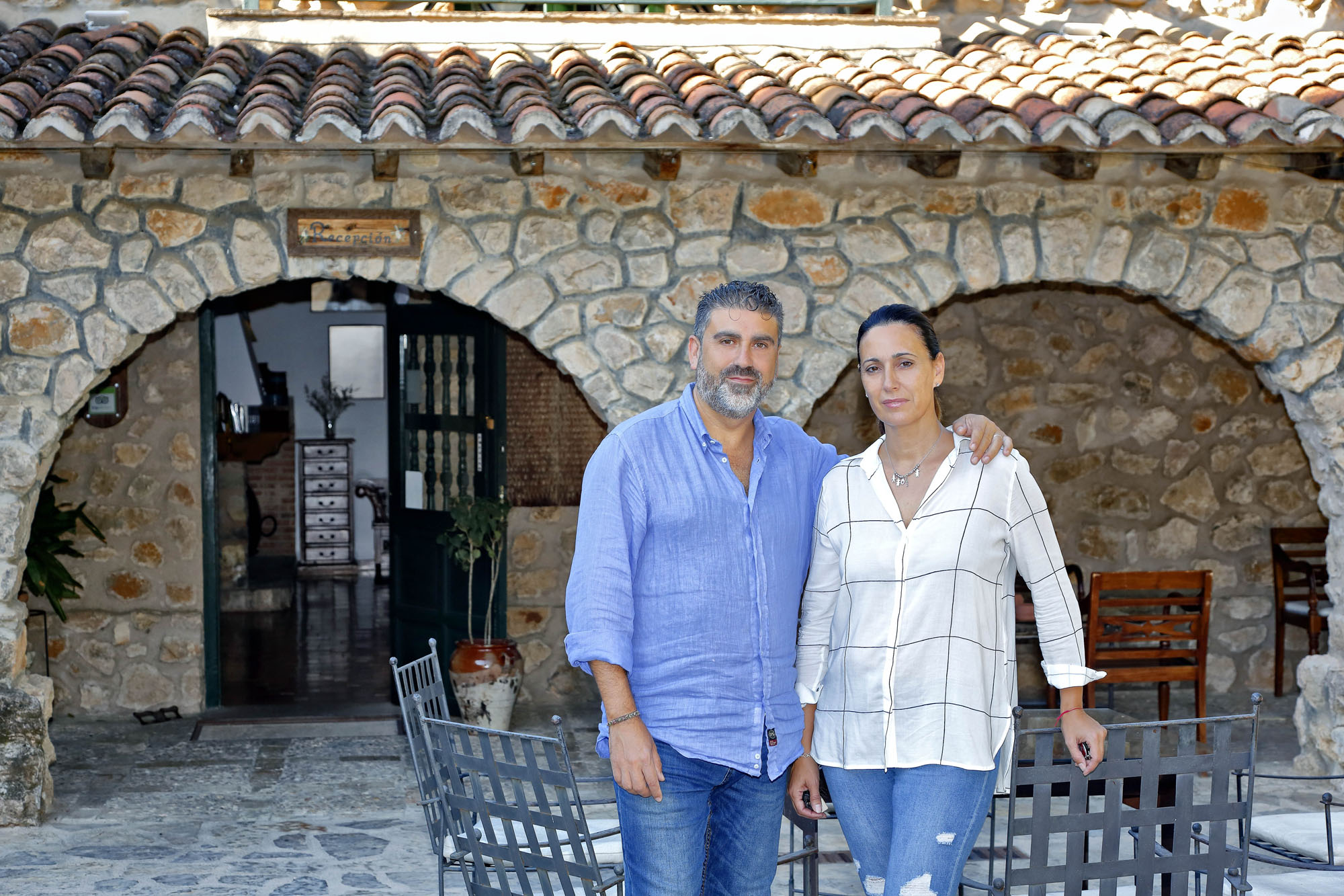 José Juan y Mónica llevan un año dirigiendo este hotel de 16 habitaciones. José Juan y Mónica llevan un año dirigiendo este hotel de 16 habitaciones.