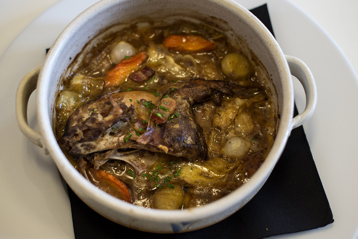 Perdiz con berza y castañas, un plato monumental. Perdiz con berza y castañas, un plato monumental.