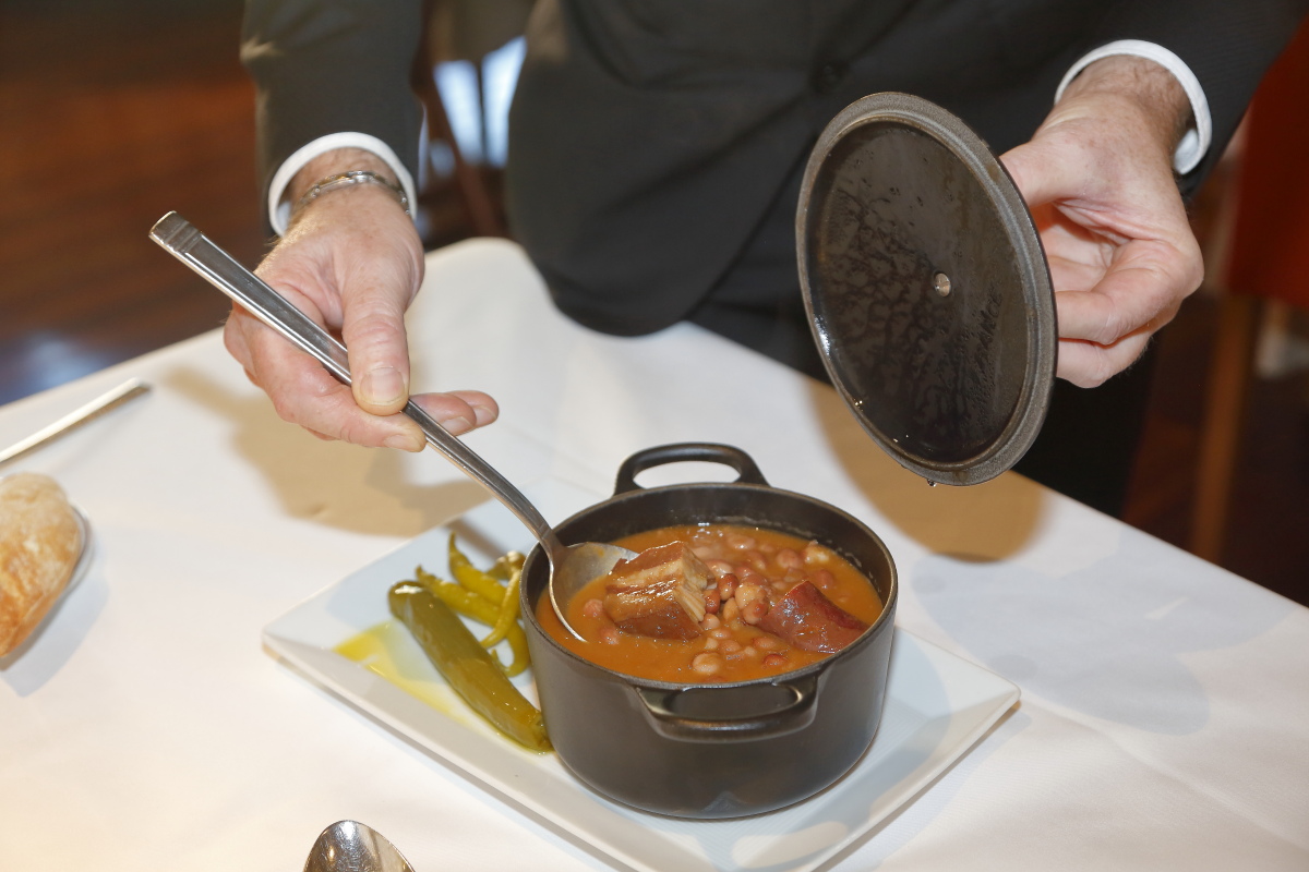 Restaurante 'Tradición Echaurren'. Caparrones con chorizo, panceta y alegrías. Restaurante 'Tradición Echaurren'. Caparrones con chorizo, panceta y alegrías.