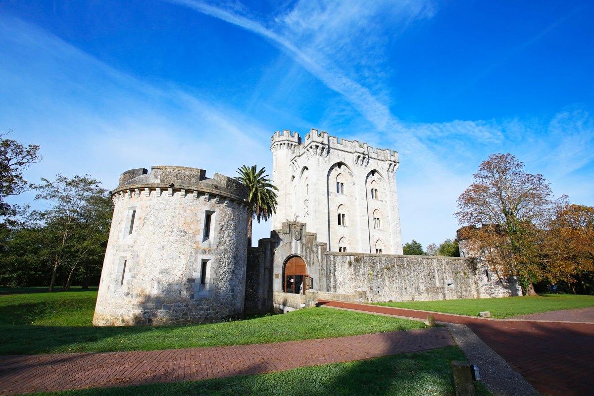 El Castillo de Arteaga, convertido hoy en lujoso hotel, es el único Relais & Chateaux en Euskadi. El Castillo de Arteaga, convertido hoy en lujoso hotel, es el único Relais & Chateaux en Euskadi.