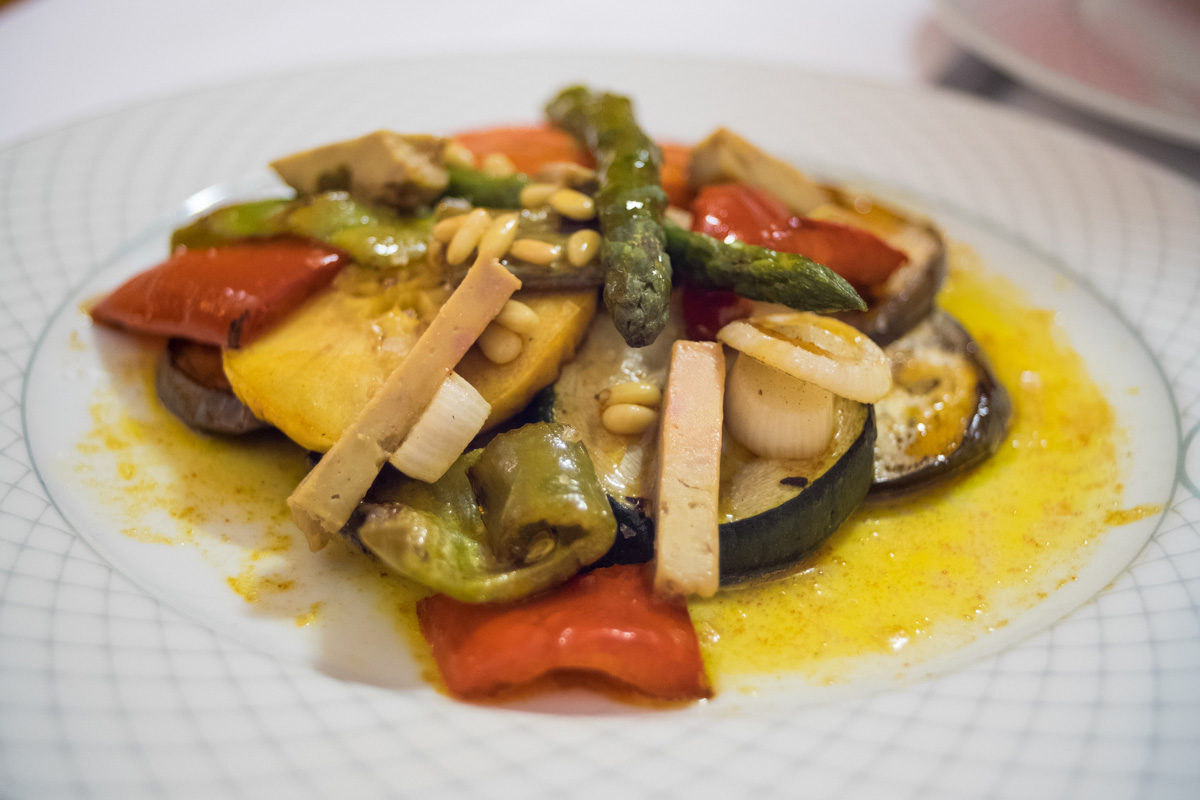 Parrillada de verduras del restaurante de la hospedería. Parrillada de verduras del restaurante de la hospedería.