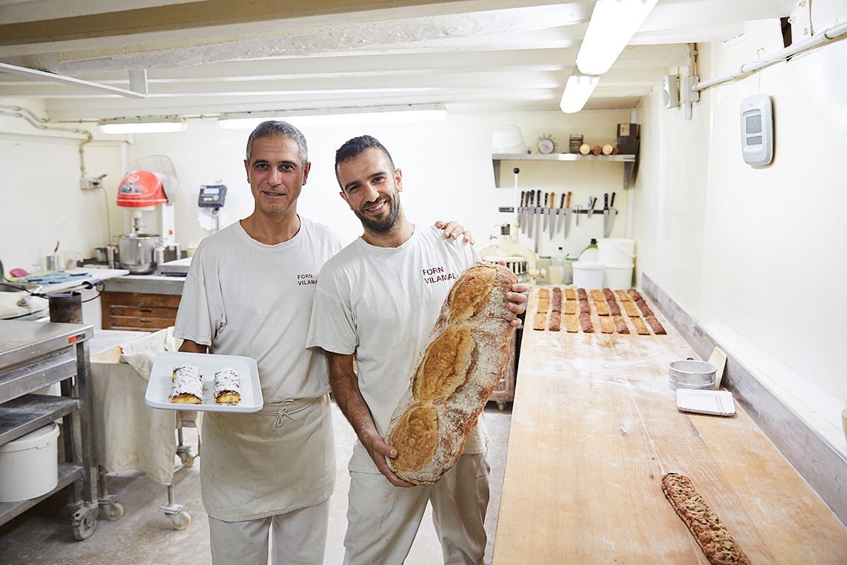 Su milhojas de crema se vende en los mejores restaurantes de la ciudad. Su milhojas de crema se vende en los mejores restaurantes de la ciudad.