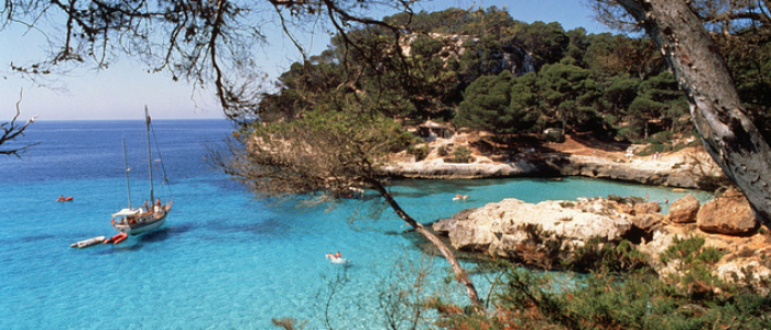 Cala Menorca. / Autor: Lluís Real. / Cedida por: Govern de les Illes Balears / Conselleria d'Innovació, Recerca i Turisme. / Agència de Turisme de les Illes Balears (ATB) Cala Menorca. / Autor: Lluís Real. / Cedida por: Govern de les Illes Balears / Conselleria d'Innovació, Recerca i Turisme. / Agència de Turisme de les Illes Balears (ATB)