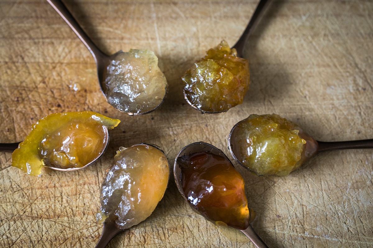Variedad de mermeladas hechas con los frutos del huerto. Variedad de mermeladas hechas con los frutos del huerto.