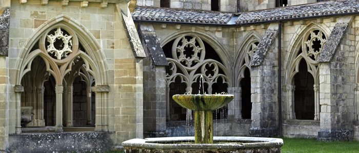 Claustro del monasterio de Santa María de Iranzu, en el valle de Yerri. Claustro del monasterio de Santa María de Iranzu, en el valle de Yerri.