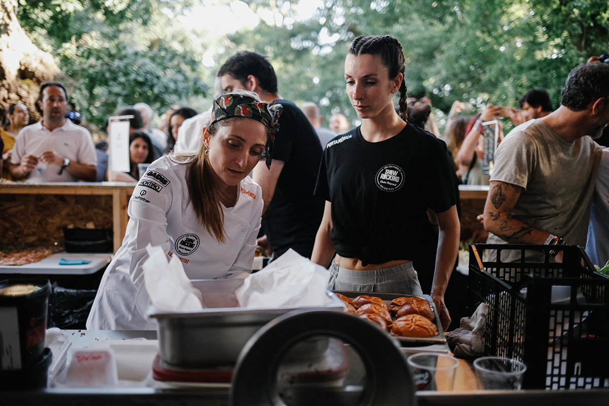 La cocinera de 'A Tafona' preparó un bocata de vaca y su postre La vie en rose. La cocinera de 'A Tafona' preparó un bocata de vaca y su postre La vie en rose.