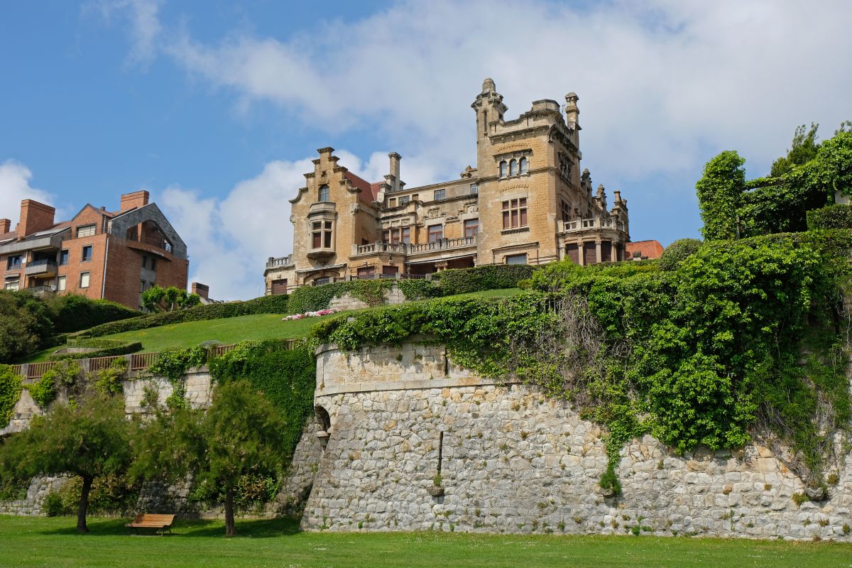 Vistas del Palacio Arriluze, en Getxo, Vizcaya. Vistas del Palacio Arriluze, en Getxo, Vizcaya.